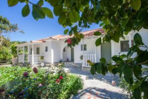 3 Goddesses' studios, Koukounaries Holiday Home